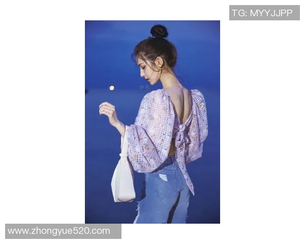 足球明星C罗短发造型引领时尚潮流展现运动魅力与个人风格