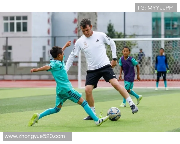 足球明星助力凉山州青少年足球发展共筑体育梦想